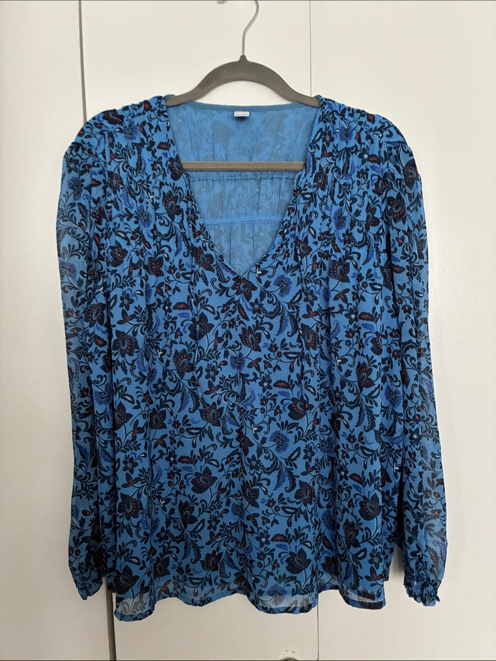 Old Navy Blue Floral V-Neck Long-Sleeve Blouse